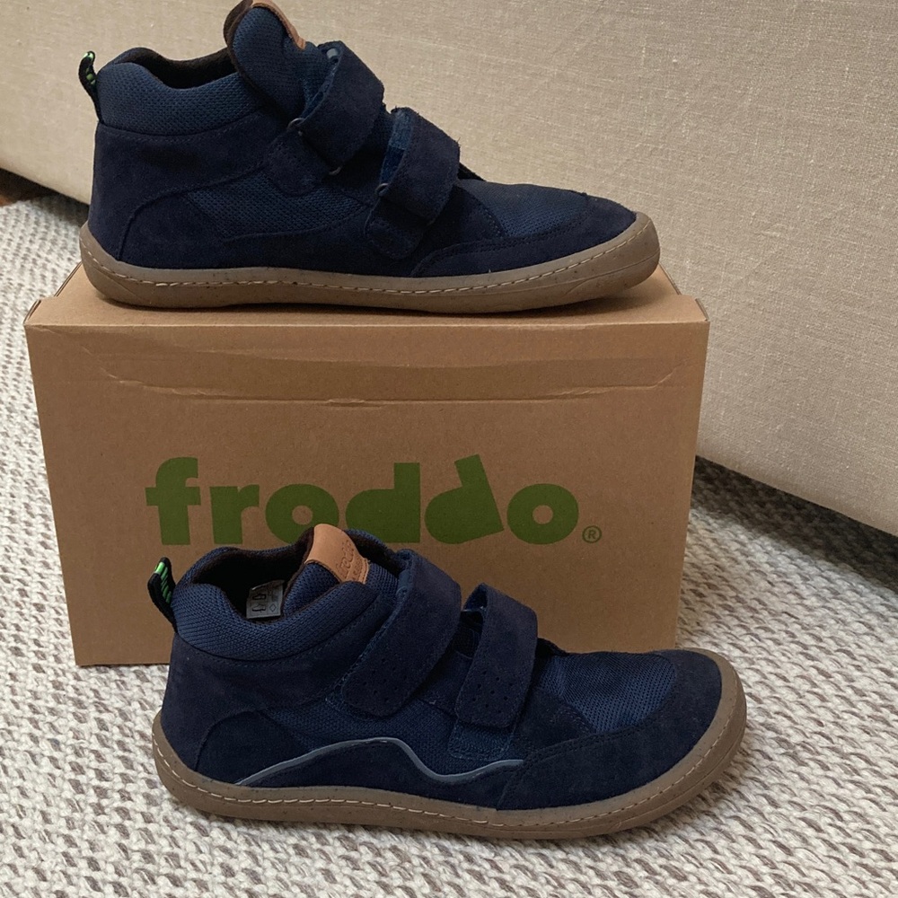 Froddo Barefoot Navy Blue Shoes Size EU 40/US 9 - NEW